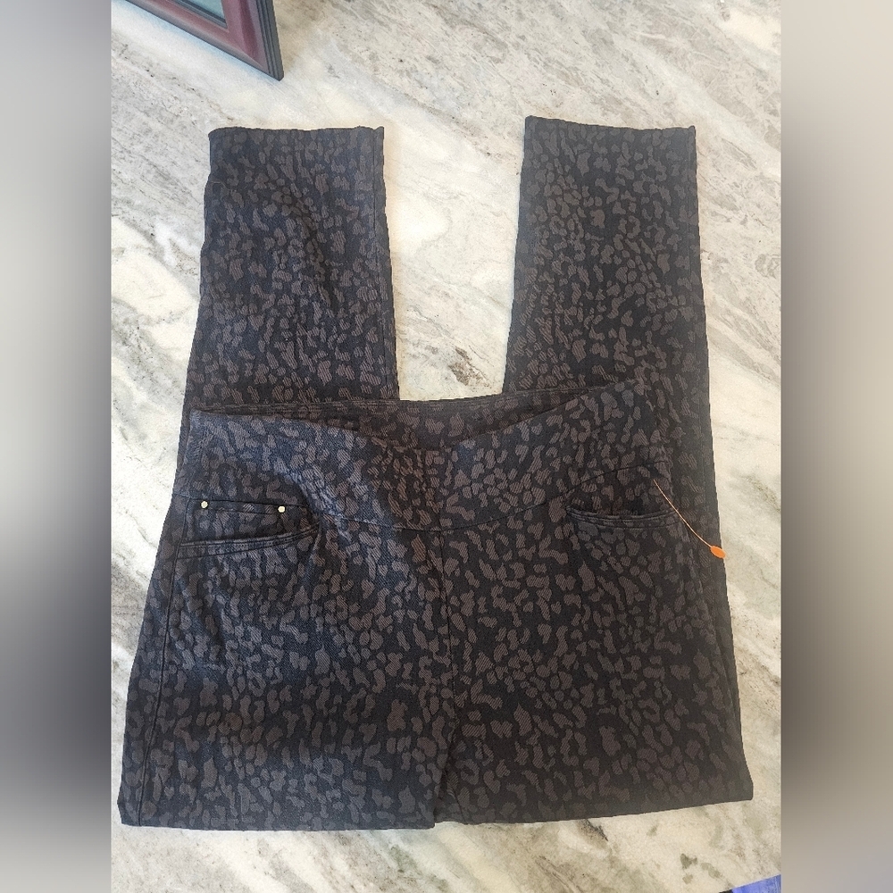 Attyre New York Leopard Print Pull-On Stretch Pants Size 10